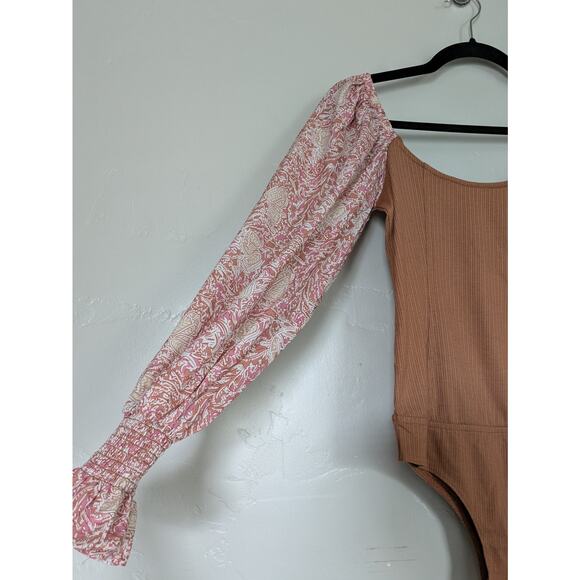 Promesa Bodysuit Blouse Tan Floral Womens Size Small Bohemian Peasant Sleeve - Picture 2 of 9